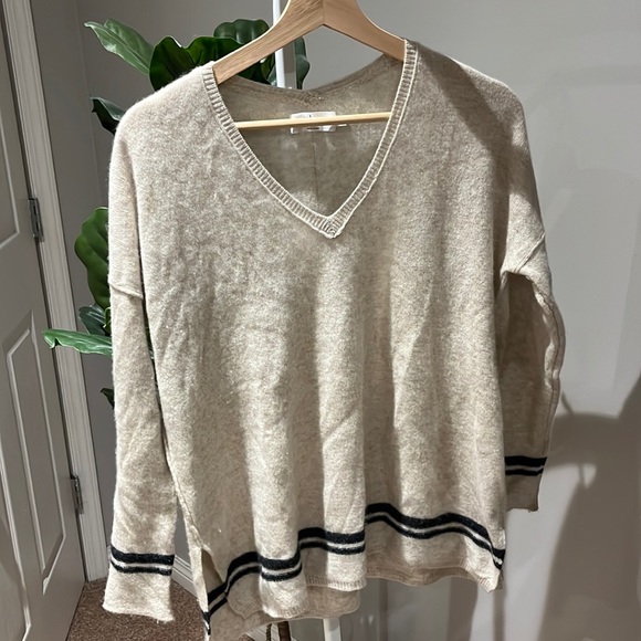 Velvet by Graham & Spencer | Stormy Cashmere Classics V-Neck Sweater - Picture 2 of 6